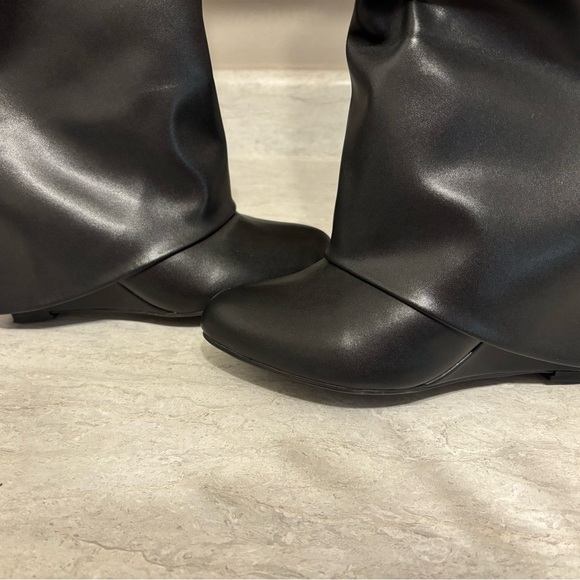 Black Women's Boots - Picture 6 of 7